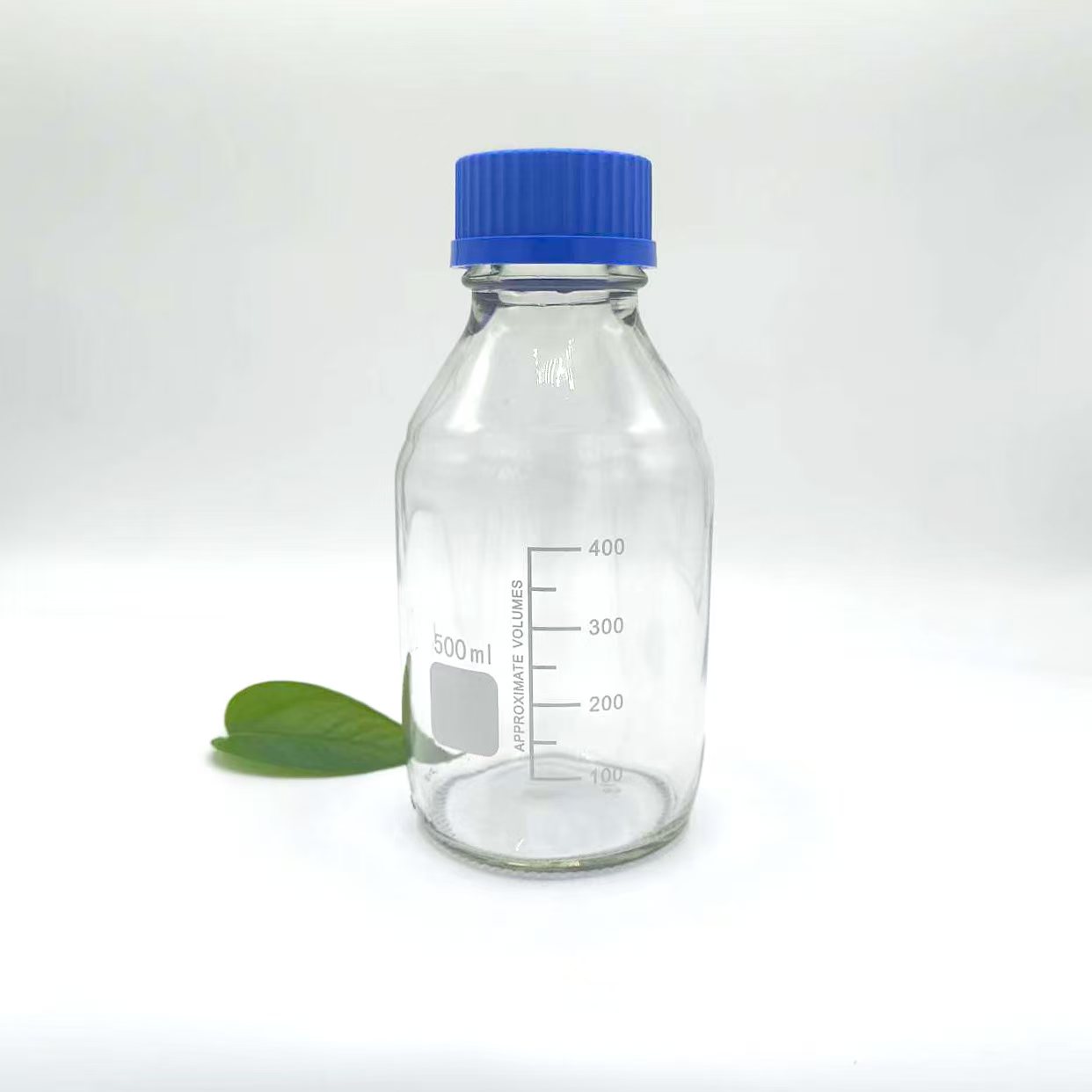 Bagaimana mengatasi tantangan keamanan penyimpanan laboratorium? Compo memberikan jawaban sempurna dengan botol reagen kaca inovatifnya.